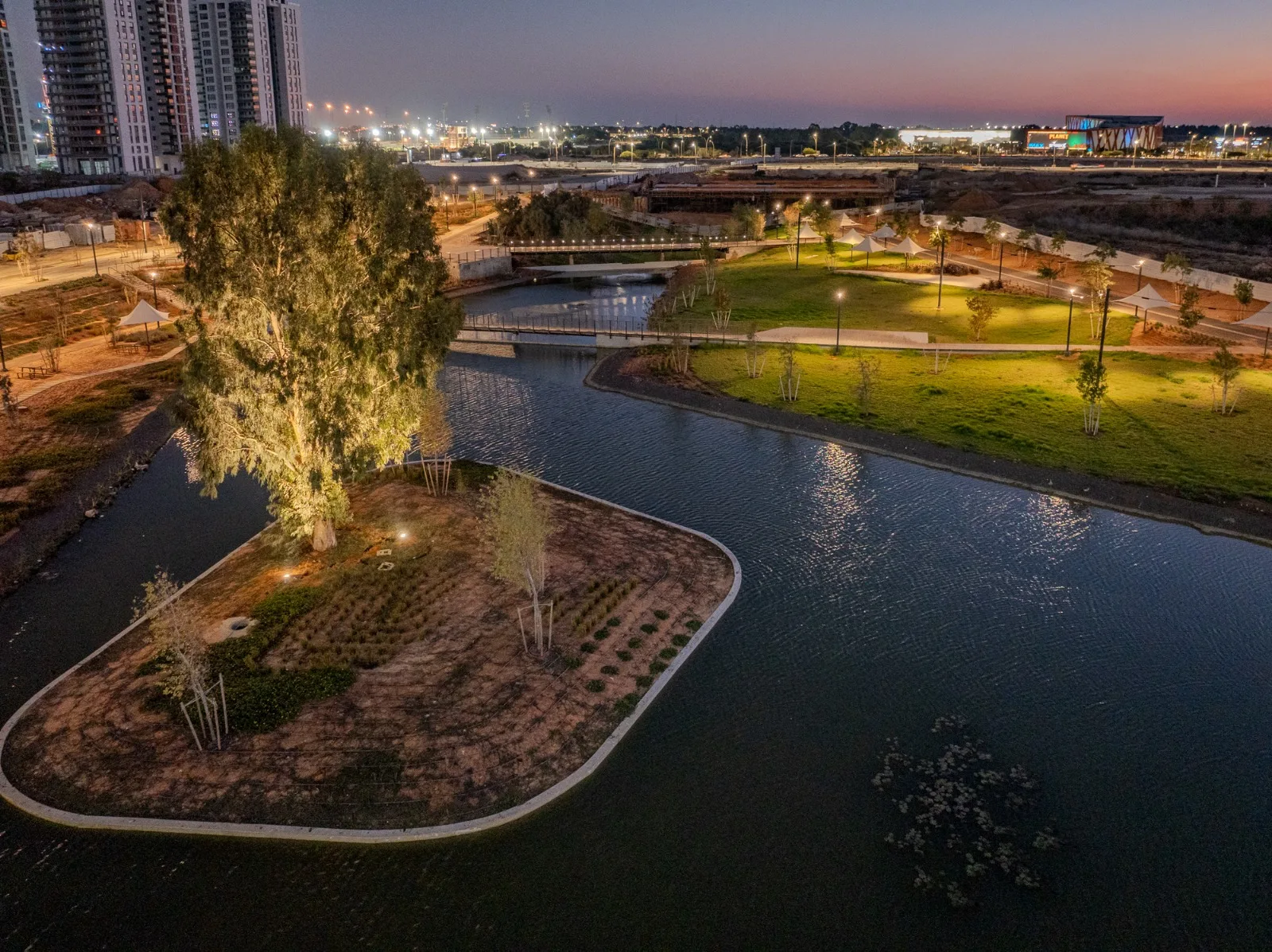 Complex 1000 Rishon LeZion — landscape and public realm lighting 11