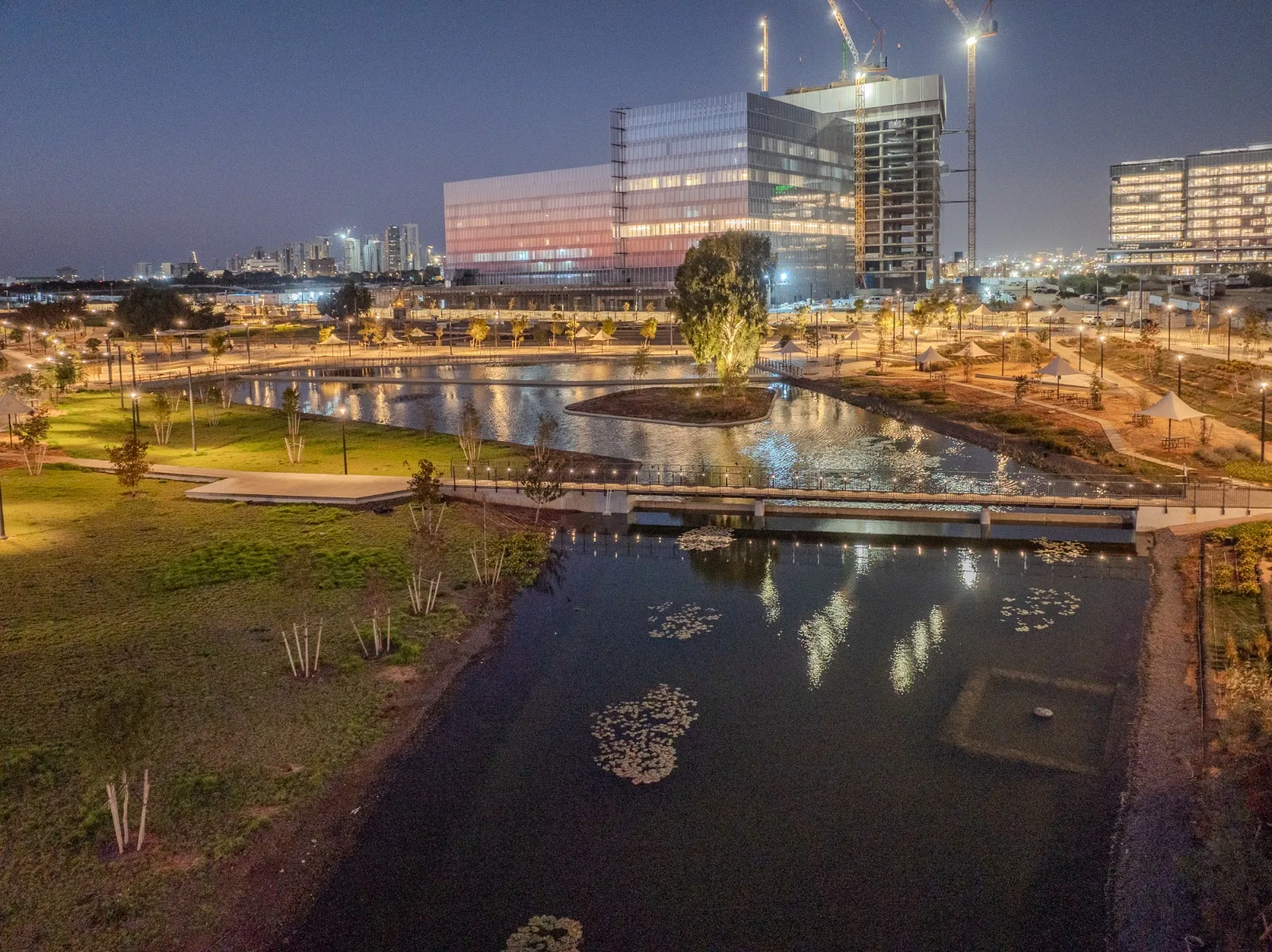 Complex 1000 Rishon LeZion — landscape and public realm lighting 12