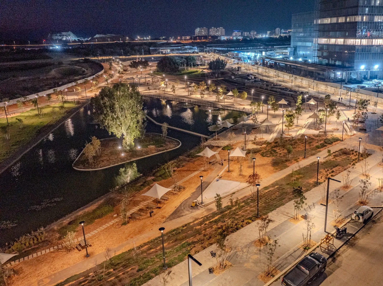 Complex 1000 Rishon LeZion — landscape and public realm lighting 4