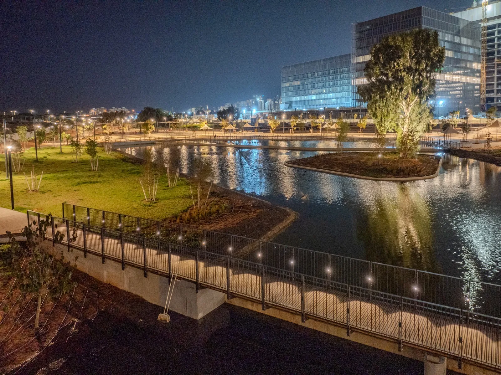 Complex 1000 Rishon LeZion — landscape and public realm lighting 5