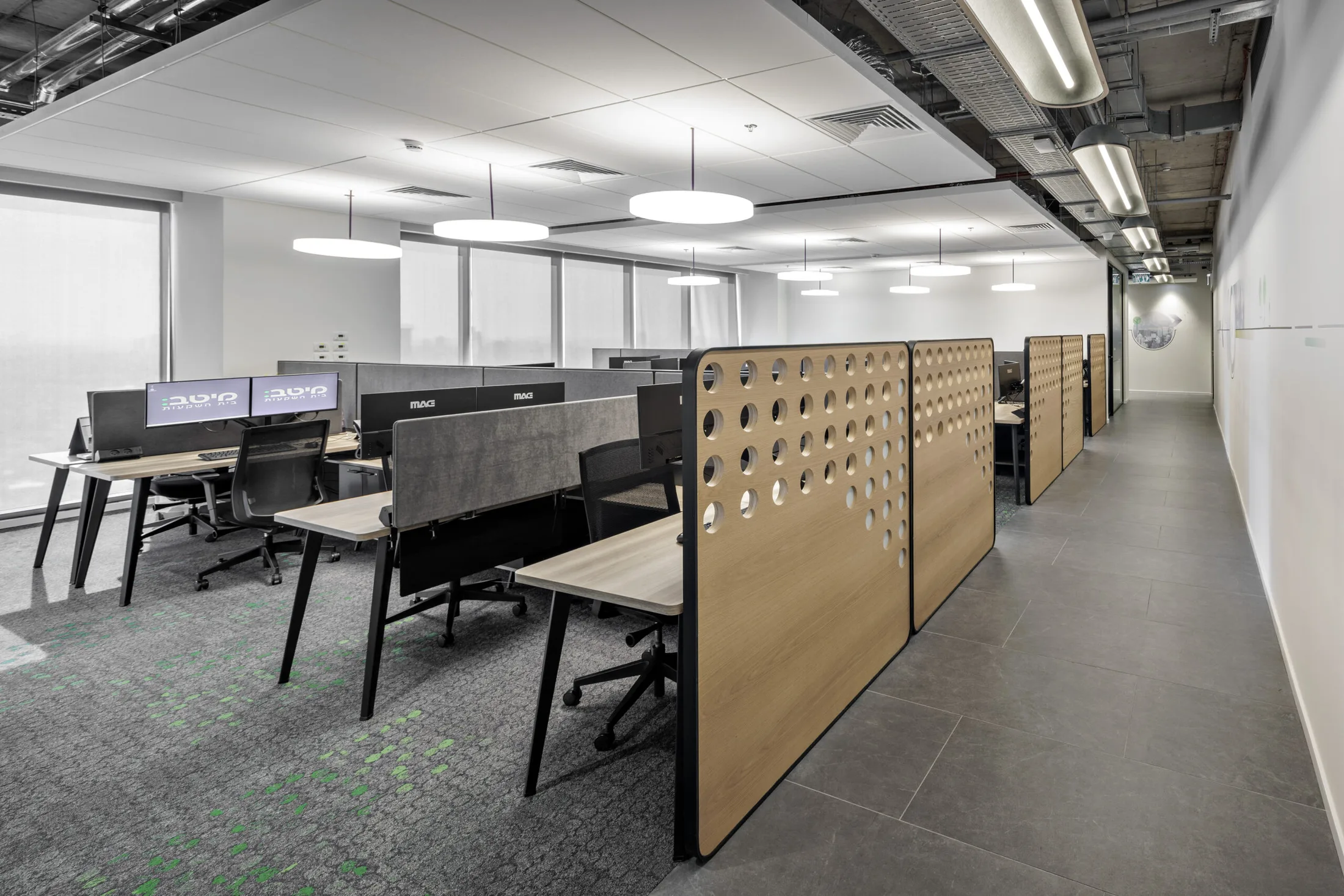 Workstations at Meitav offices