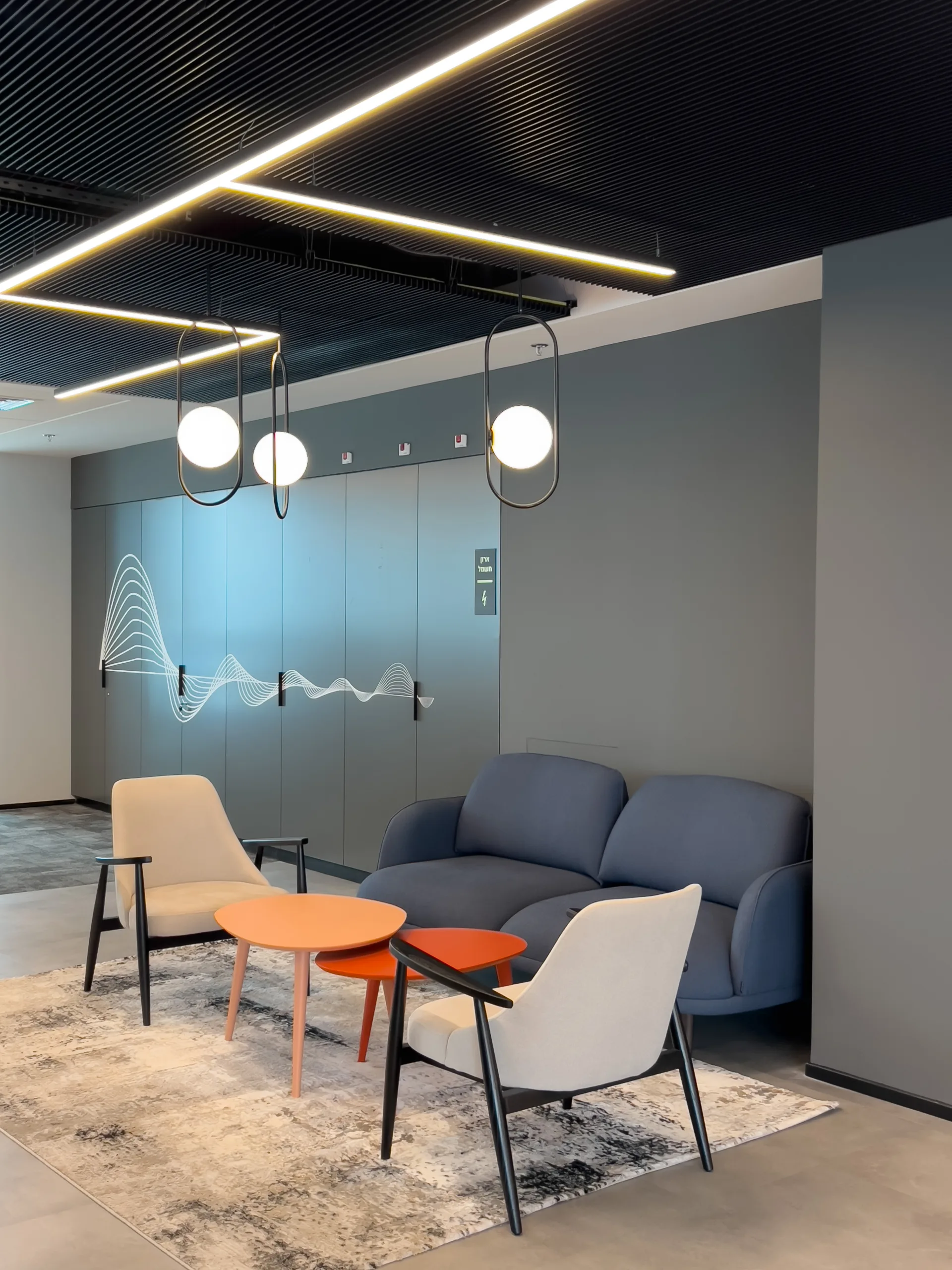 Lounge with globe fixtures in black frames